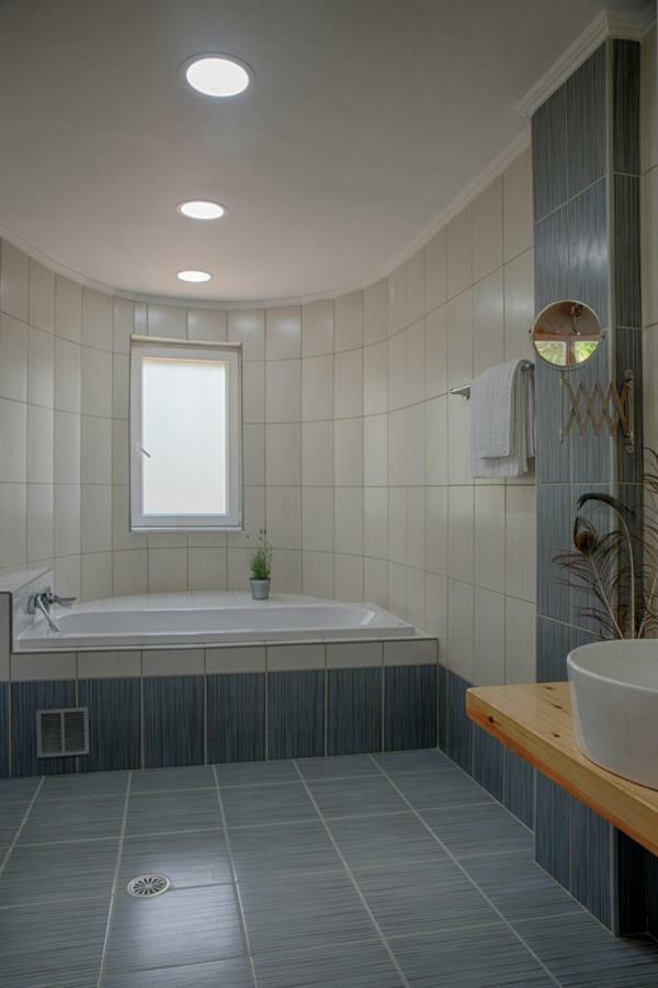 Modern Eco Friendly Villa Close To Town Pélekasz Kültér fotó